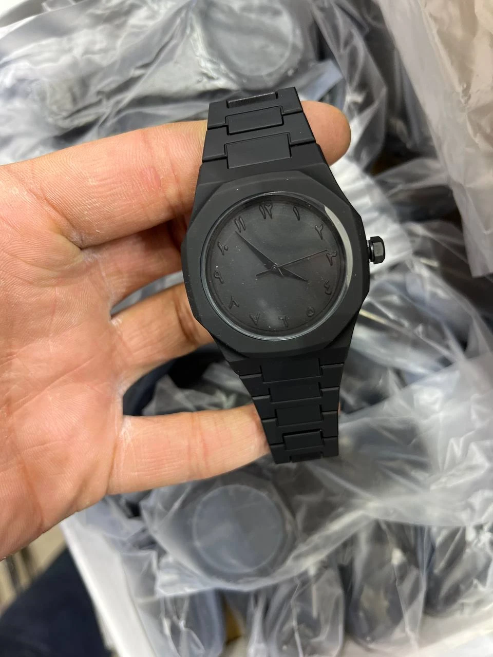 ساعت مچی مردانه مشکی با اعداد عربی طراحی مینیمال